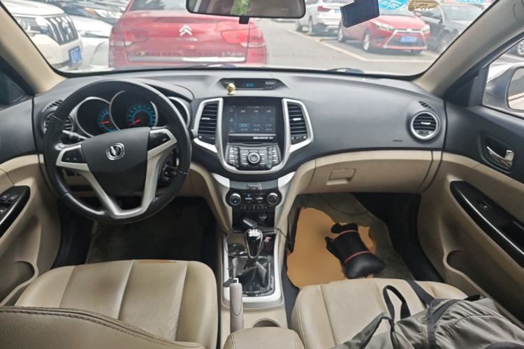 Used CHANGAN Eado 2014 1.6L Manual Luxury Model Center Console