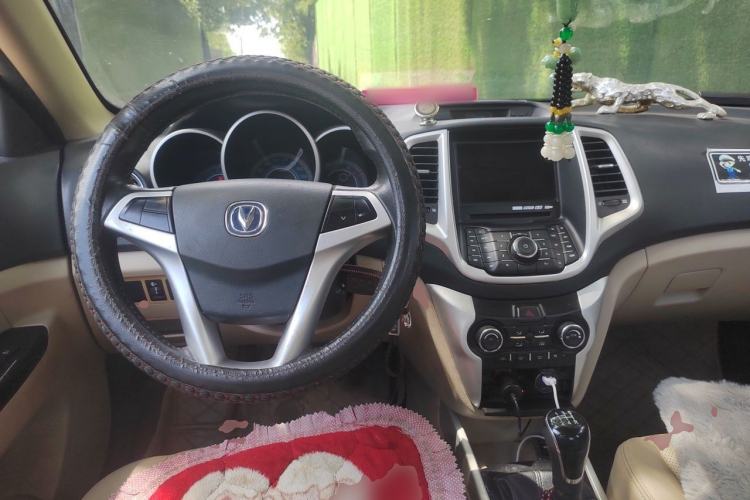 Used CHANGAN Eado 2014 1.6L Manual Luxury Model Center Console