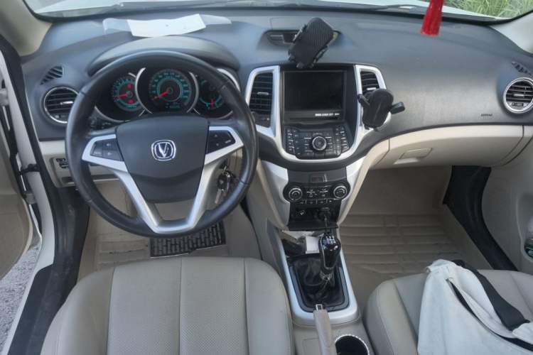 Used CHANGAN Eado 2014 1.6L Manual Luxury Model Center Console