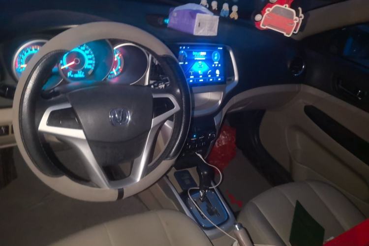 Used CHANGAN Eado 2014 1.6L Automatic Luxury Model Center Console