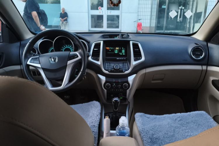 Used CHANGAN Eado 2014 1.6L Manual Luxury Model Center Console
