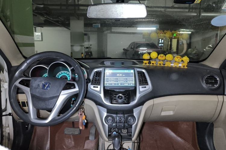 Used CHANGAN Eado 2014 1.6L Automatic Luxury Model Center Console