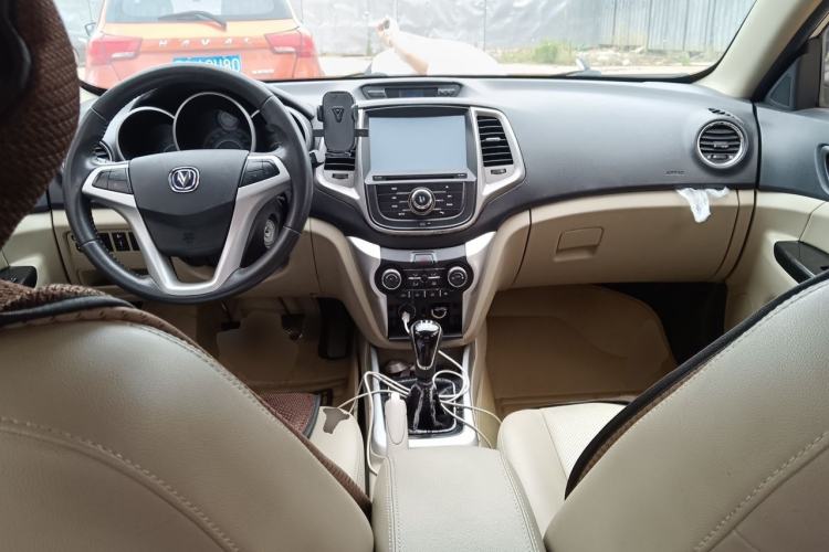 Used CHANGAN Eado 2014 1.6L Manual Luxury Model Center Console