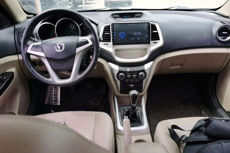 Used CHANGAN Eado 2014 1.6L Manual Luxury Model Center Console