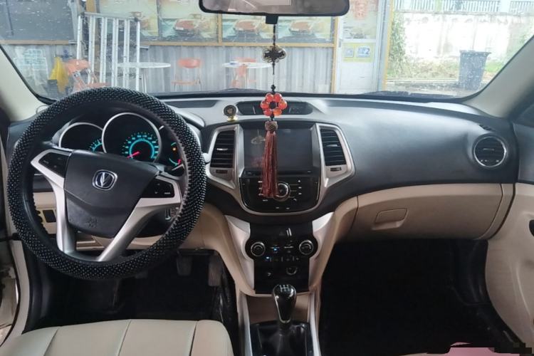 Used CHANGAN Eado 2014 1.6L Manual Luxury Model Center Console