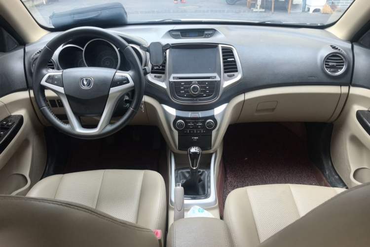 Used CHANGAN Eado 2014 1.6L Manual Luxury Model Center Console