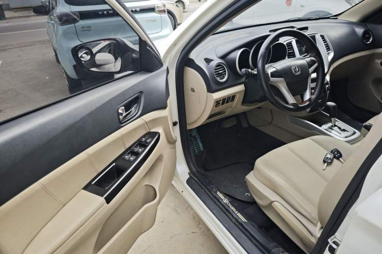 Used CHANGAN Eado 2014 1.6L Automatic Luxury Model Driver Seat