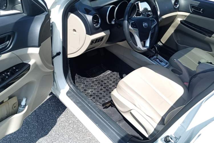 Used CHANGAN Eado 2014 1.6L Automatic Luxury Model Driver Seat