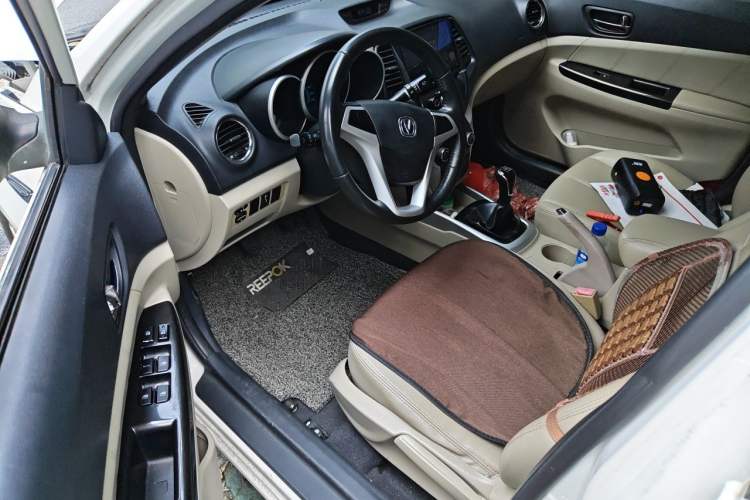 Used CHANGAN Eado 2014 1.6L Manual Luxury Model Driver Seat