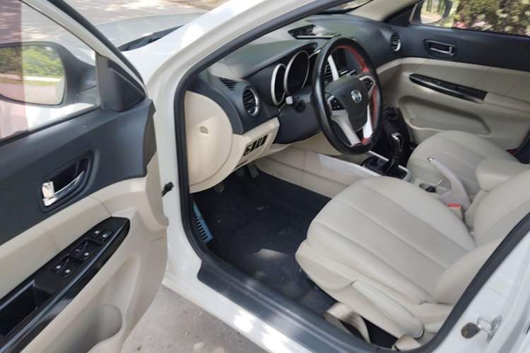 Used CHANGAN Eado 2014 1.6L Manual Luxury Model Driver Seat