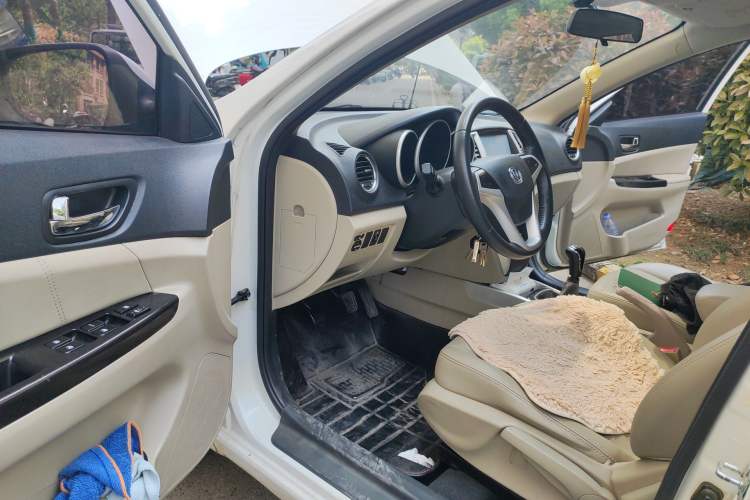 Used CHANGAN Eado 2014 1.6L Manual Luxury Model Driver Seat