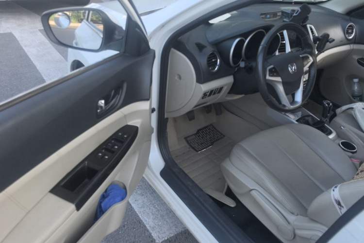 Used CHANGAN Eado 2014 1.6L Manual Luxury Model Driver Seat