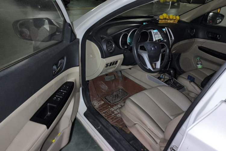 Used CHANGAN Eado 2014 1.6L Automatic Luxury Model Driver Seat