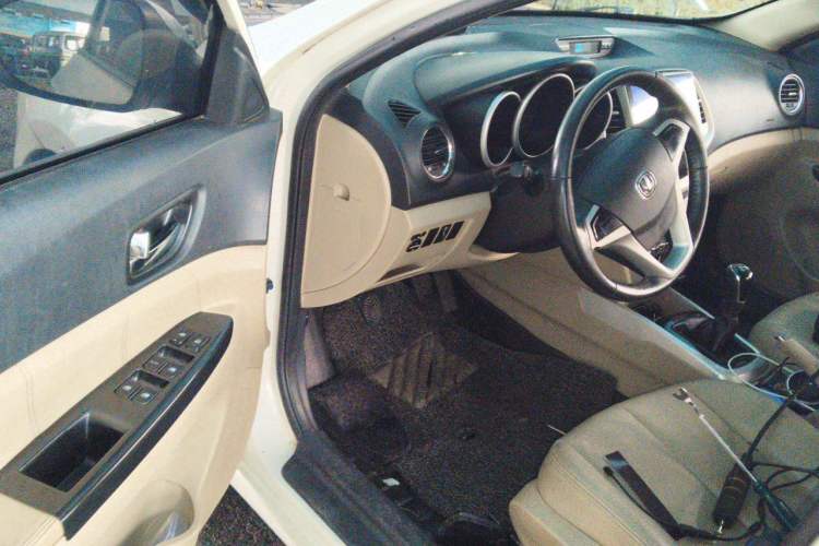 Used CHANGAN Eado 2014 1.6L Manual Luxury Model Driver Seat