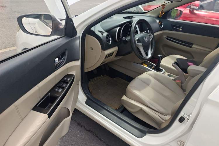 Used CHANGAN Eado 2014 1.6L Manual Luxury Model Driver Seat