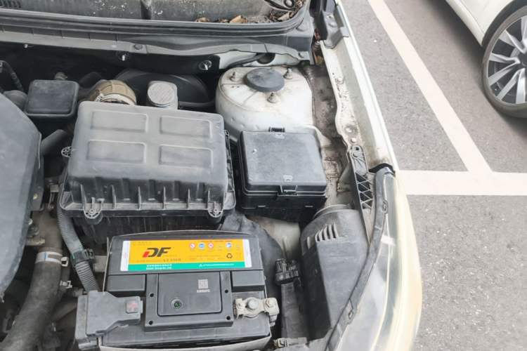 Used CHANGAN Eado 2014 1.6L Manual Luxury Model Engine Bay Left
