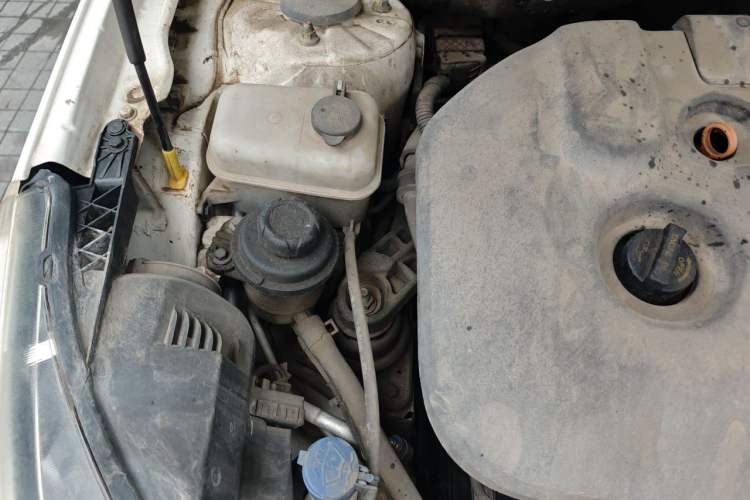 Used CHANGAN Eado 2014 1.6L Manual Luxury Model Engine Bay Right