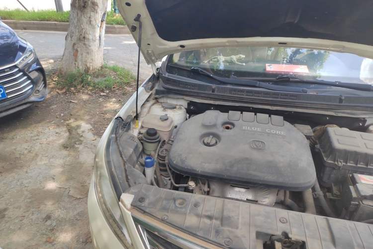 Used CHANGAN Eado 2014 1.6L Manual Luxury Model Engine Bay Right