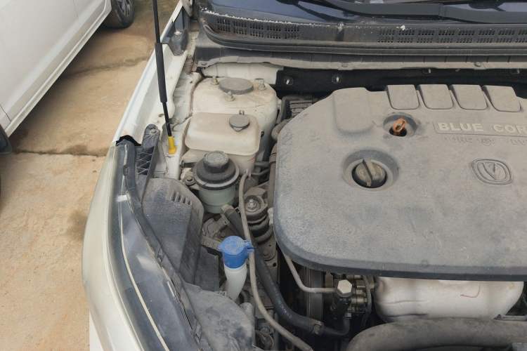 Used CHANGAN Eado 2014 1.6L Manual Luxury Model Engine Bay Right