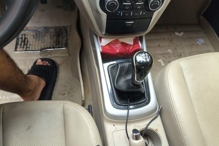 Used CHANGAN Eado 2014 1.6L Manual Luxury Model Gear Lever