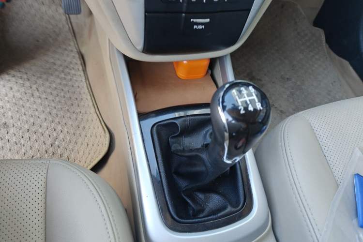 Used CHANGAN Eado 2014 1.6L Manual Luxury Model Gear Lever