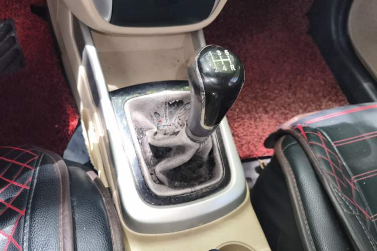 Used CHANGAN Eado 2014 1.6L Manual Luxury Model Gear Lever