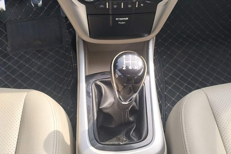 Used CHANGAN Eado 2014 1.6L Manual Luxury Model Gear Lever