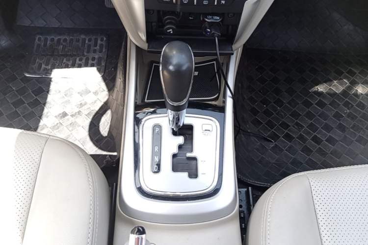 Used CHANGAN Eado 2014 1.6L Automatic Luxury Model Gear Lever