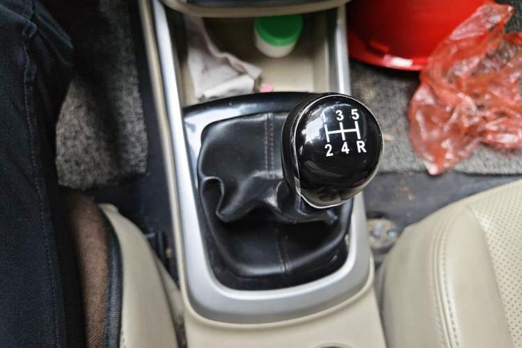 Used CHANGAN Eado 2014 1.6L Manual Luxury Model Gear Lever