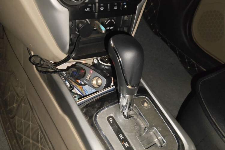 Used CHANGAN Eado 2014 1.6L Automatic Luxury Model Gear Lever