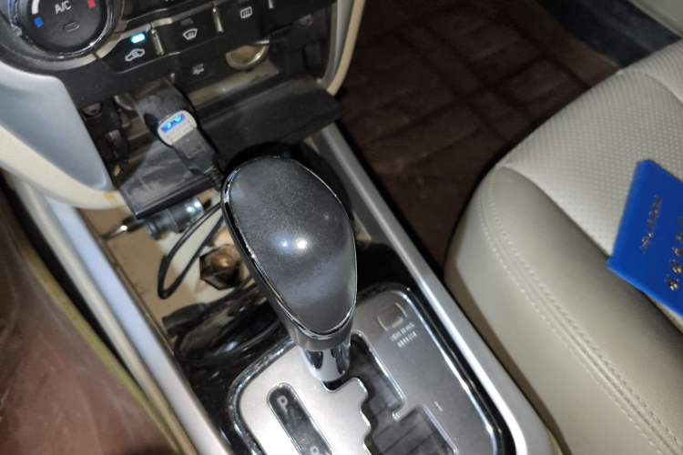 Used CHANGAN Eado 2014 1.6L Automatic Luxury Model Gear Lever
