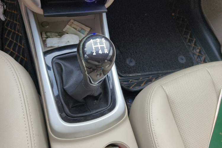 Used CHANGAN Eado 2014 1.6L Manual Luxury Model Gear Lever