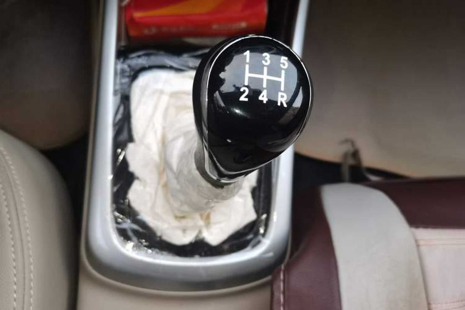 Used CHANGAN Eado 2014 1.6L Manual Luxury Model Gear Lever