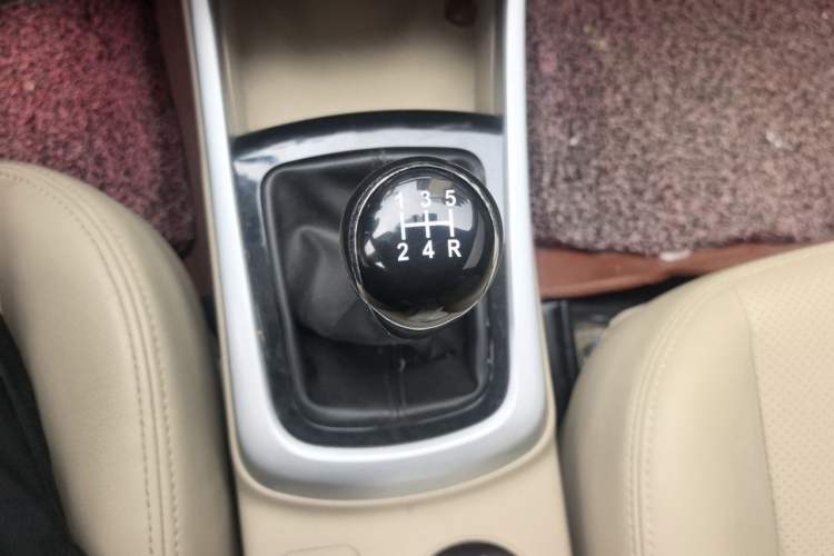 Used CHANGAN Eado 2014 1.6L Manual Luxury Model Gear Lever