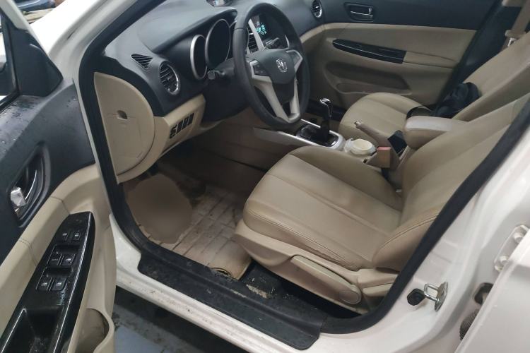 Used CHANGAN Eado 2014 1.6L Manual Luxury Model Interior 3