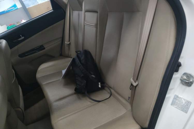 Used CHANGAN Eado 2014 1.6L Manual Luxury Model Interior 4