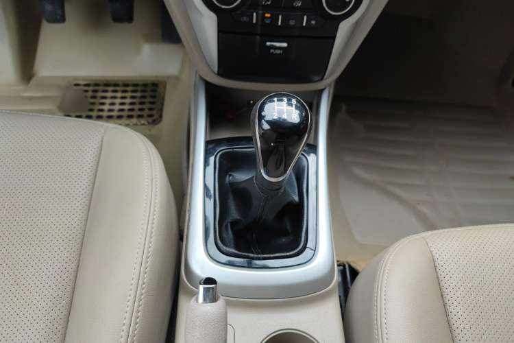 Used CHANGAN Eado 2014 1.6L Manual Luxury Model Interior 5
