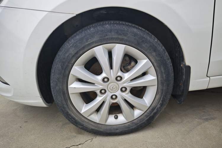 Used CHANGAN Eado 2014 1.6L Automatic Luxury Model Left Front Wheel Hub