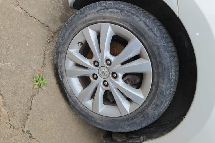 Used CHANGAN Eado 2014 1.6L Automatic Luxury Model Left Front Wheel Hub