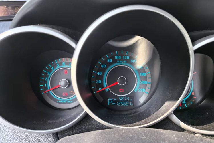 Used CHANGAN Eado 2014 1.6L Automatic Prestige Model Odometer Close Up