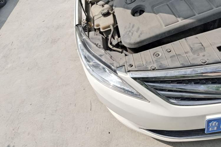 Used CHANGAN Eado 2014 1.5T Automatic Sport Luxury Model Right Front Headlight