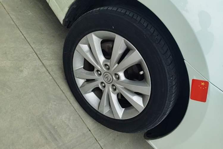 Used CHANGAN Eado 2014 1.6L Automatic Luxury Model Right Front Wheel Hub