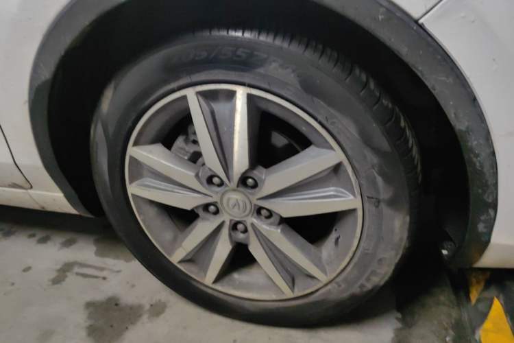 Used CHANGAN Eado 2014 1.6L Manual Luxury Model Right Front Wheel Hub