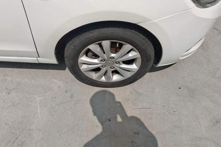 Used CHANGAN Eado 2014 1.5T Automatic Sport Luxury Model Right Front Wheel Hub