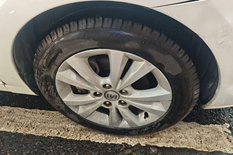 Used CHANGAN Eado 2014 1.6L Manual Luxury Model Right Front Wheel Hub