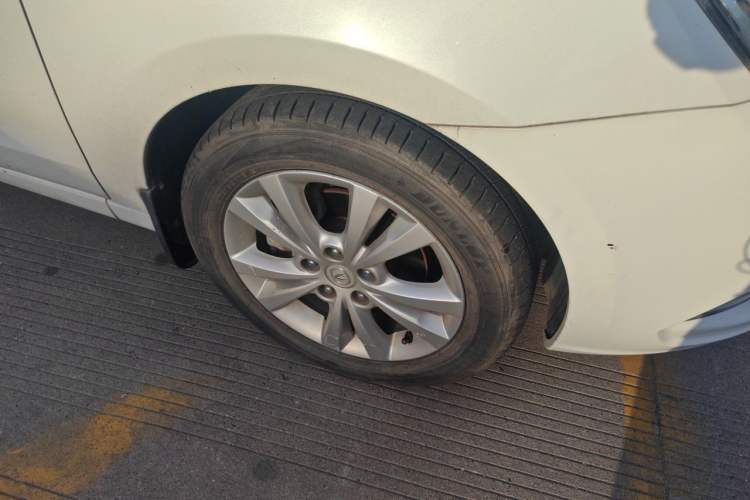 Used CHANGAN Eado 2014 1.6L Automatic Luxury Model Right Front Wheel Hub