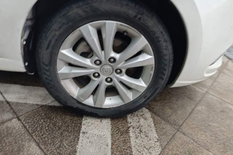 Used CHANGAN Eado 2014 1.6L Manual Luxury Model Right Front Wheel Hub