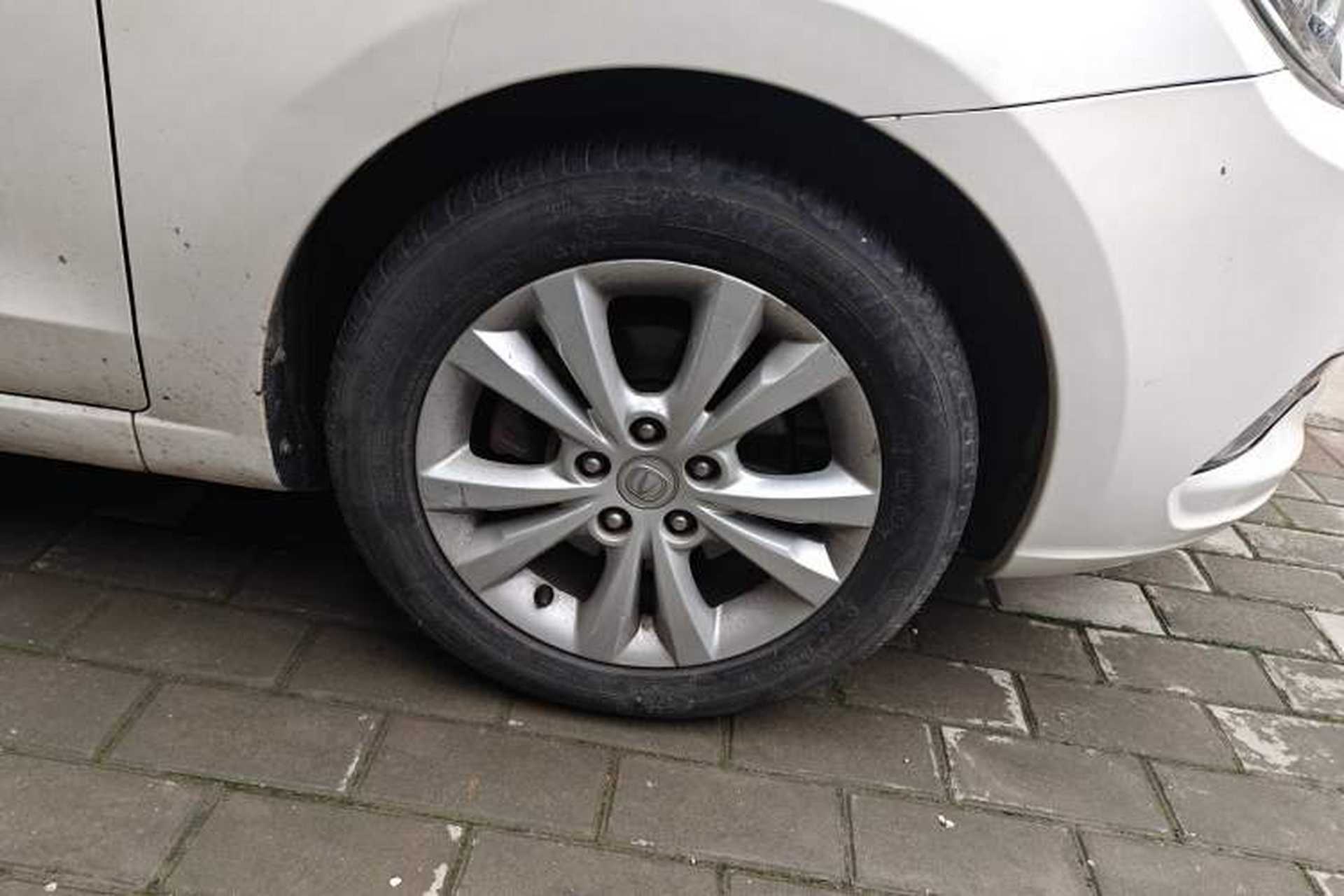 Used CHANGAN Eado 2014 1.6L Automatic Luxury Model Right Front Wheel Hub