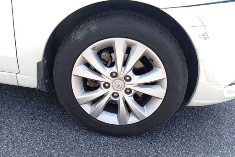 Used CHANGAN Eado 2014 1.6L Automatic Luxury Model Right Front Wheel Hub