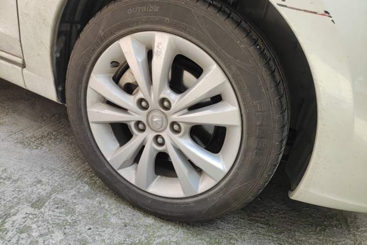Used CHANGAN Eado 2014 1.6L Manual Luxury Model Right Front Wheel Hub